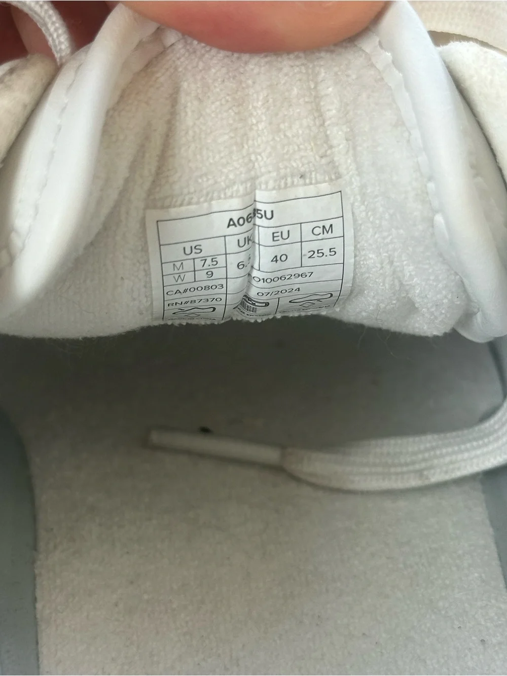 ALO Yoga White Recovery Sneakers | Size 9W